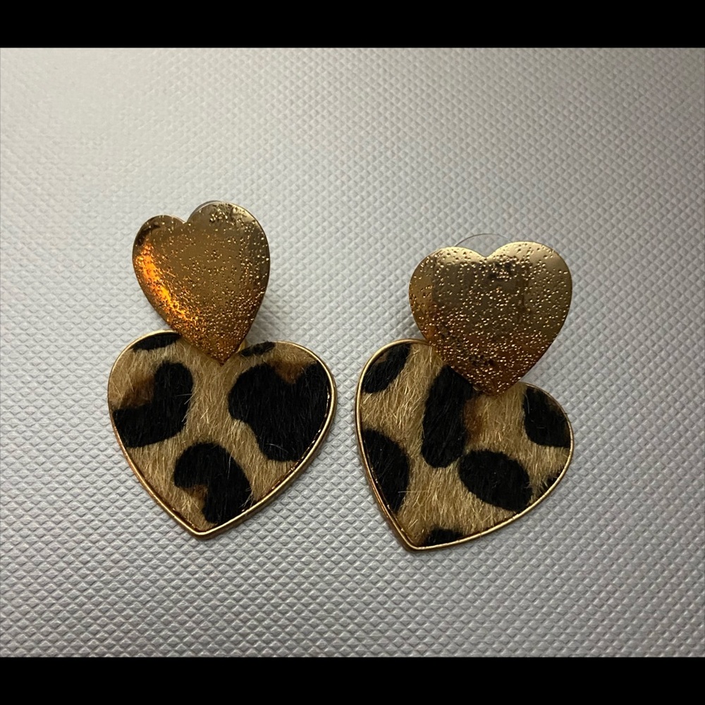 Cute cheetah print heart earrings